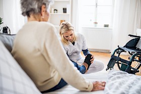 Pflegerin von Spitax Zämespanne mobilisiert Fuss